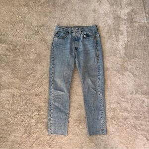 Levi 501 straight / skinny leg. Ankle length. Mid rise.  #levi #501 #y2k #fall